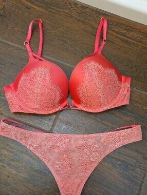 Victoria's Secret Bomshell Plunge Coral Lace Push-Up Bra & Thong Set